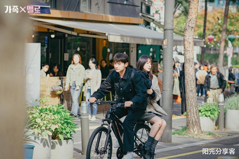 韩剧《浪漫这一家》意外好看!孙娜恩、崔珉豪一本正经的搞笑!