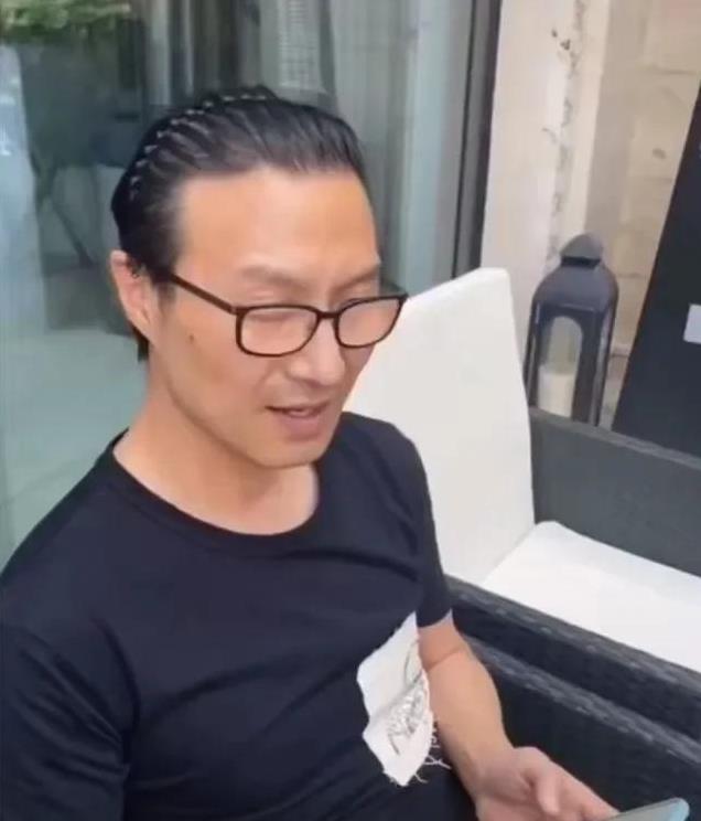 怒放的生命!汪峰再进民政局,告别了国际章,又遇了90后