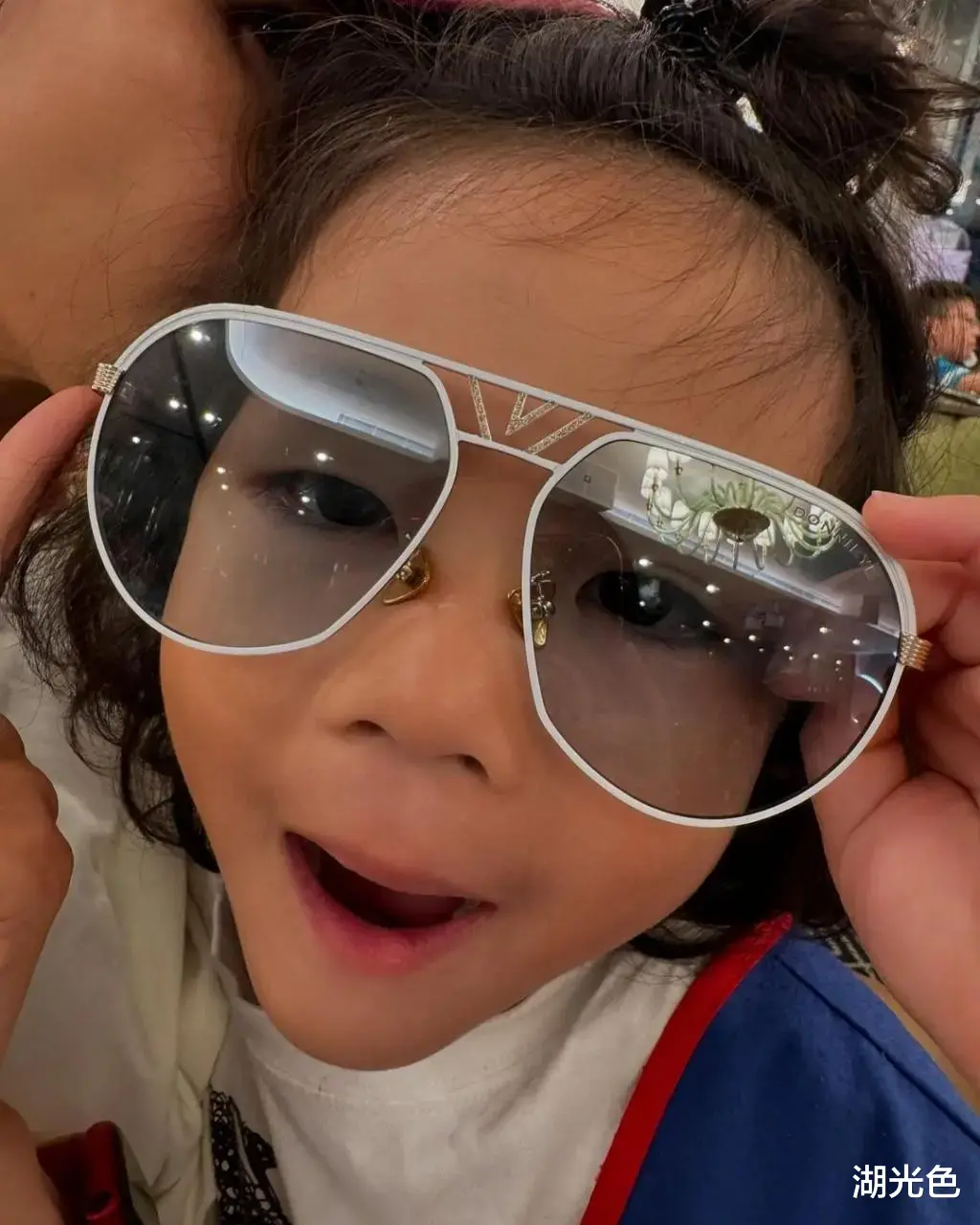 蔡少芬11岁女儿变成熟潮女!母女用一张脸,4岁儿子好动身手敏捷