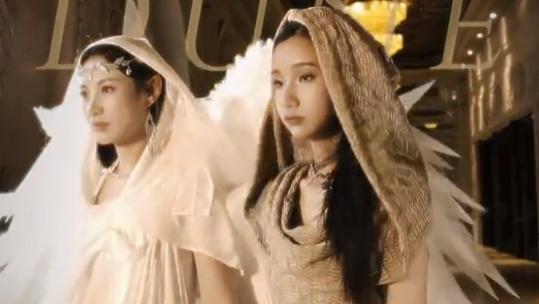 杨雪晒母女写真，14岁有有身高追上妈妈近一米七，厌世脸好高级