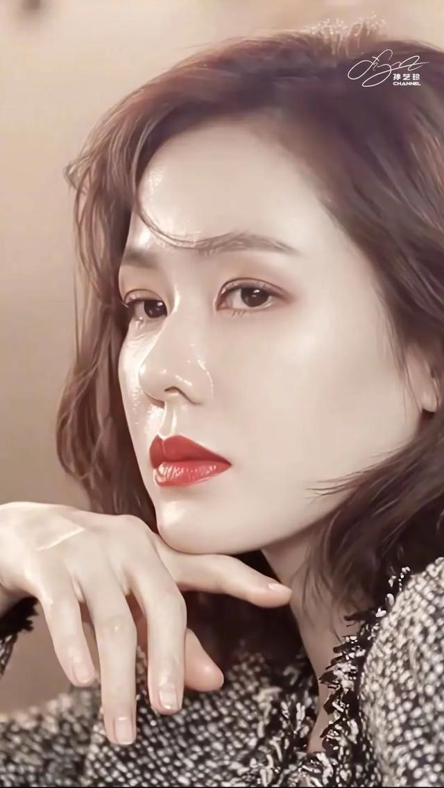 孙艺珍:韩国顶级美女,才华与颜值并重