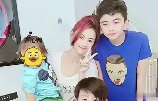 张柏芝晒月子餐,引起热议,这次终于是个小公主