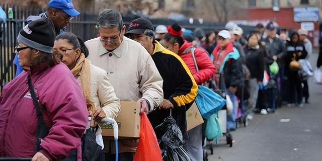 美国女博士，底层打工，时薪都不到3美元，住在房租500美元的屋子