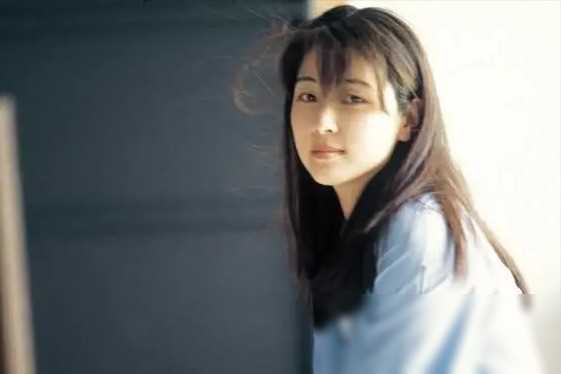 她是“最干净”的女歌手，一首歌火了28年，如今已被写入教科书