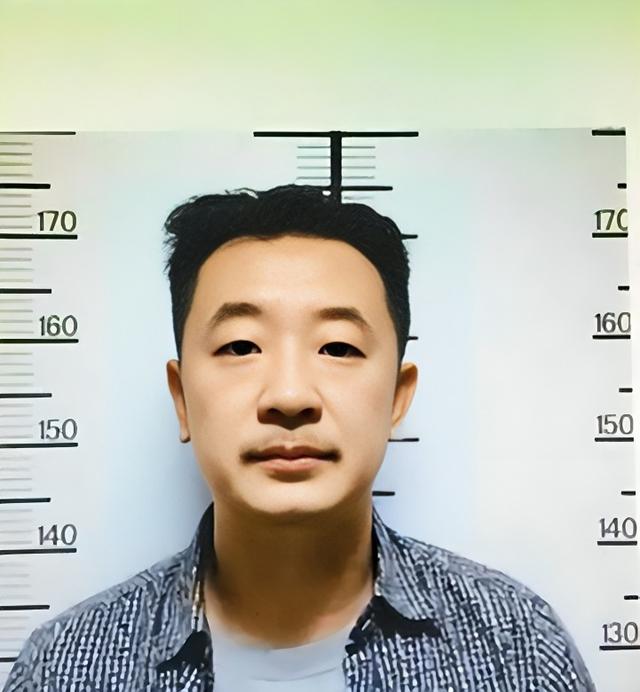 黄海波和曲栅栅苦尽甘来，夫妻俩庆结婚10周年，帅气儿子罕见露面