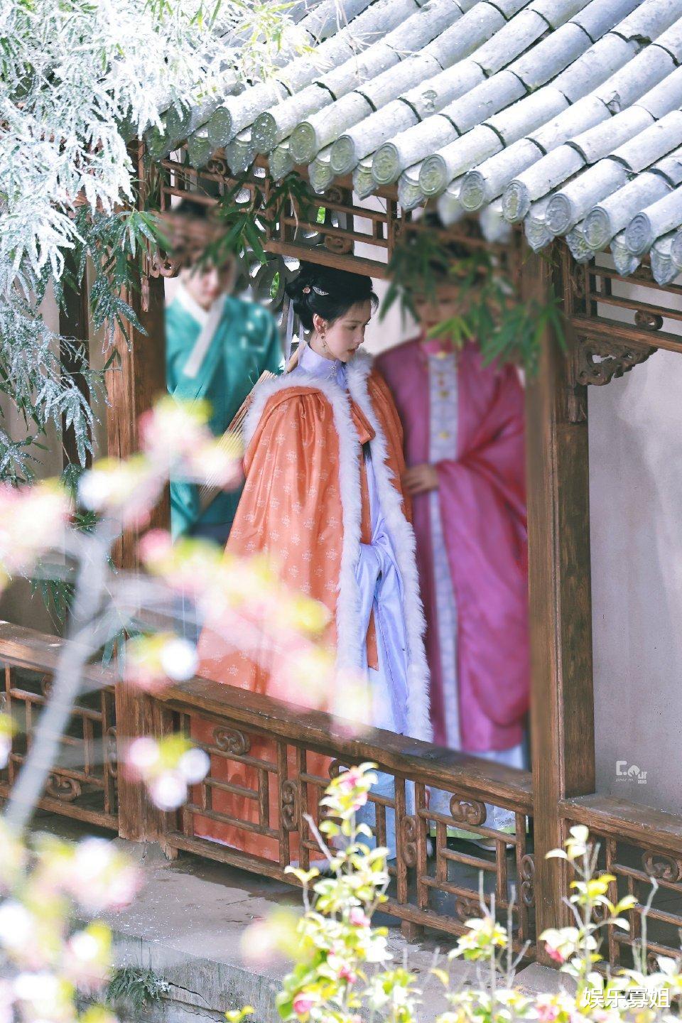 好古韵！陈都灵《贵女》园林仕女图路透，有种黛玉初入贾府的感觉