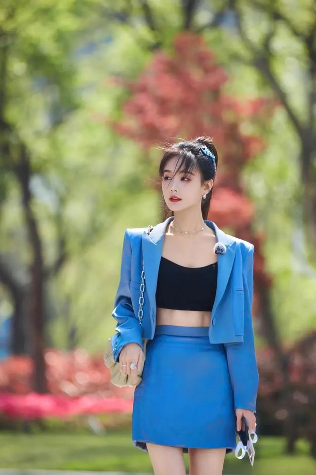 李一桐,有脸有腰有腿,一眼入魂,好美啊