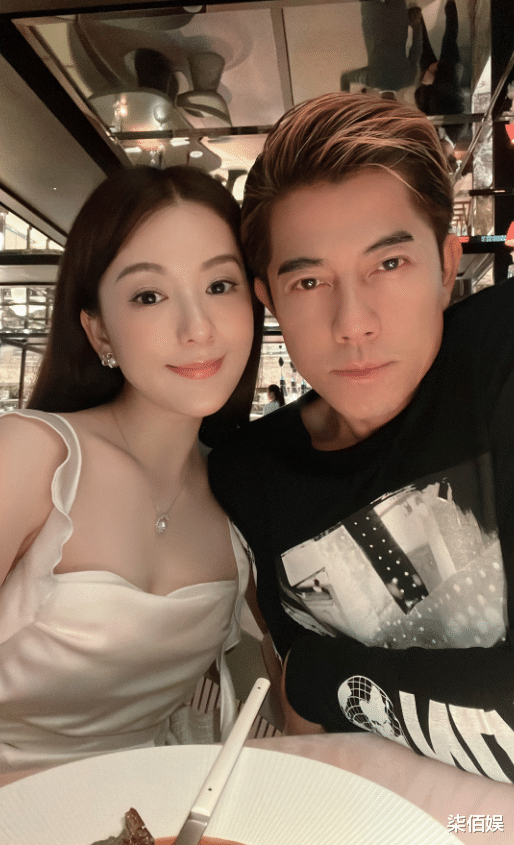 郭富城妻女逛街被偶遇,37岁方媛年轻漂亮,女儿露脸美貌惊人