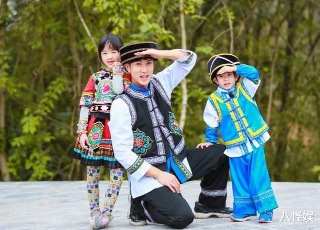 NeiNei晒姐弟日常,Max被姐姐血脉压制,跳舞手忙脚乱又憨又可爱