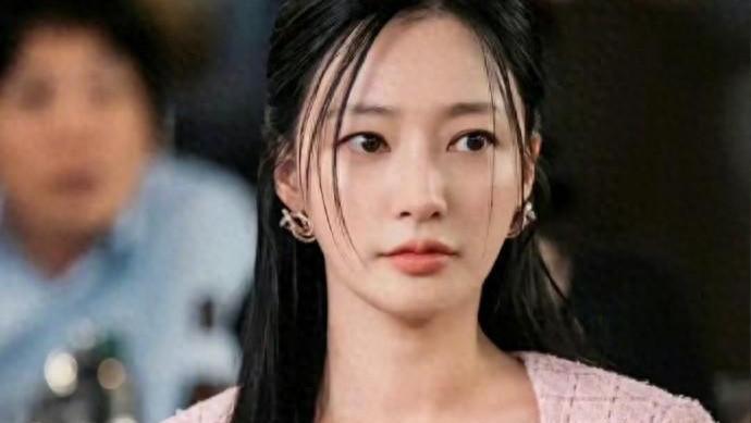 韩国知名女星，最近人气爆火，被曝校园霸凌，所属经纪公司回应