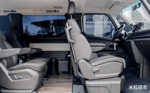 吉利全新中大型MPV上市！豪华大7座，奔驰同款设计，16.99万起