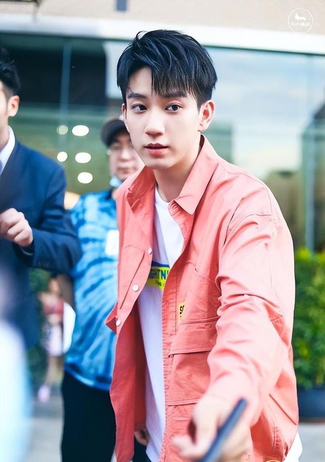 央视又甩出“黑马”剧！上线1天全国收视率第一，剧情越看越上瘾