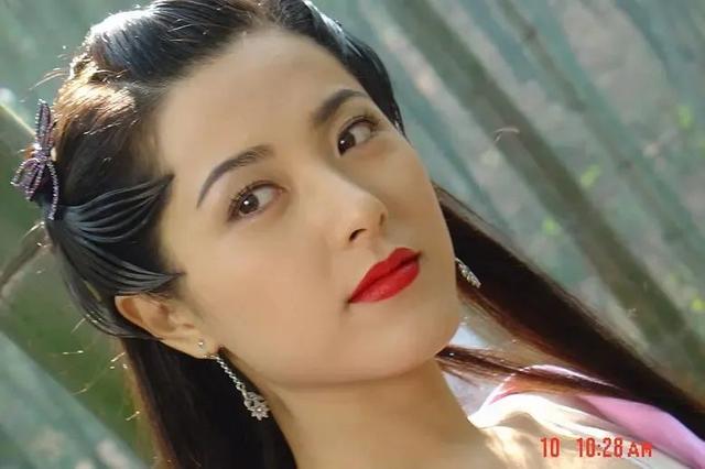 《迎风的青春》曾黎颜值被吐槽,张艺谋的话,终于有人信了