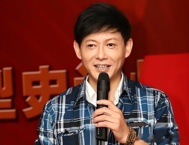 他是“央视败类”，抛弃妻子和董卿同居6年，14岁知道叔叔是亲爸