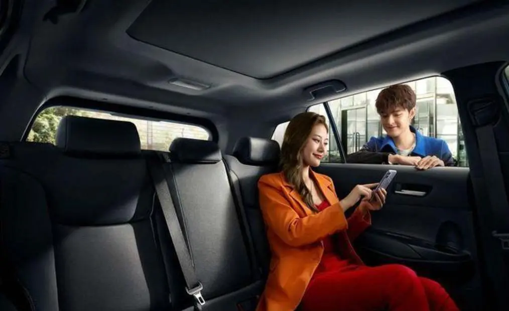 丰田SUV13万跌至10万，耐用2.0L、171马力，喝92粗粮