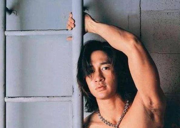 过气明星有多惨：背负百万债务，穷到下跪找工作，如今靠资助生活