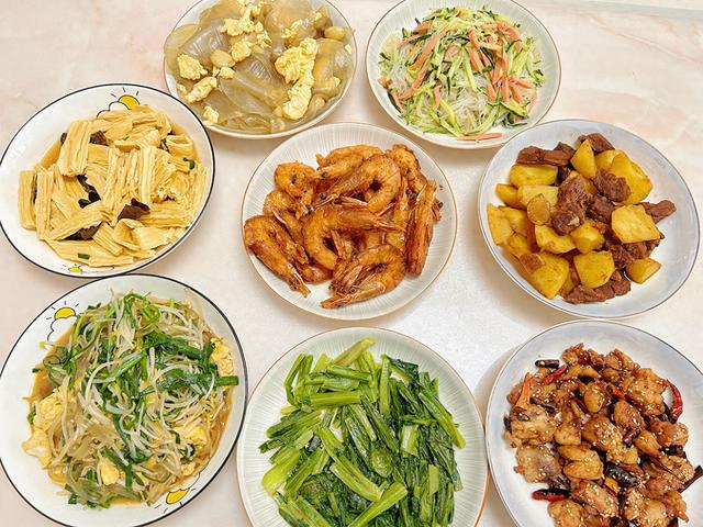 河北女子晒老公做的家宴火了,3荤5素8道菜,网友:最多值100块钱