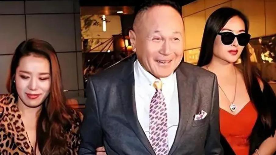 赵世曾混血女友因病离世，年仅55岁，留下儿子将继承数亿遗产