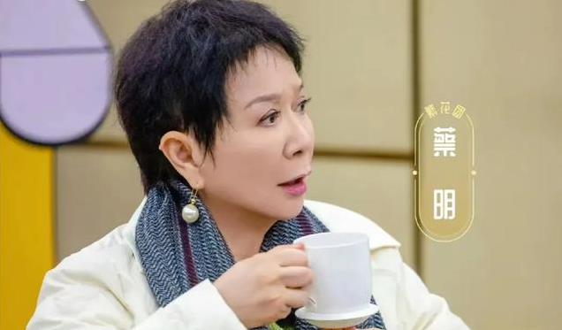 《一路繁花》首播,热度破8000,7位顶流,1位糊咖,均龄超52岁