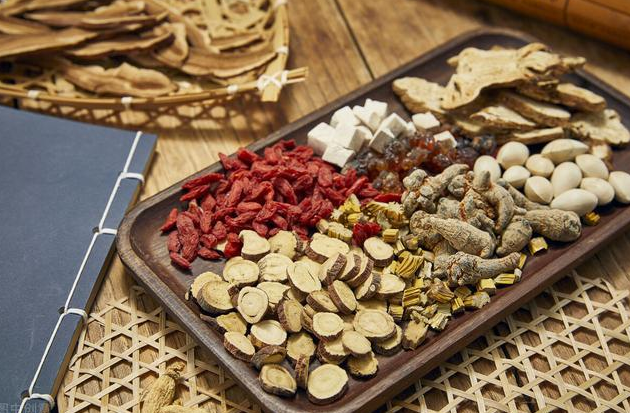 头颈部爱出汗,头发经常打湿?中医:多是5个原因,教你有效止汗