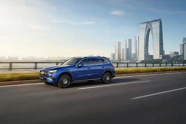 全新奔驰GLC深度解析，2.0T+9AT，售价跌破15万，性价比如何