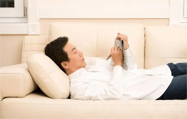 给女友庆生，太晚留宿她家，看到浴室的洗发水，我果断选择离开