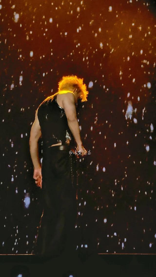 小沈阳创演唱会新纪录：首位带妻子开演唱会及全麦演唱的明星！