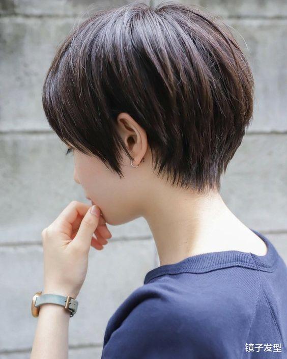 最心动的女士短发,露出耳朵就是不一样,利落个性还自然