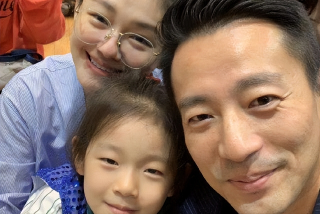 没妈的孩子像根草!大S离世长辈争夺利益,两个孩子被区别对待