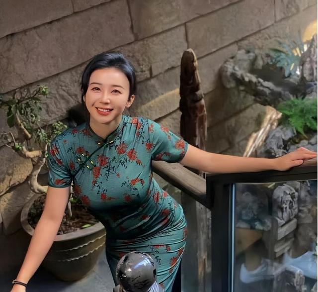 张曼源 的身材太爆 ???了