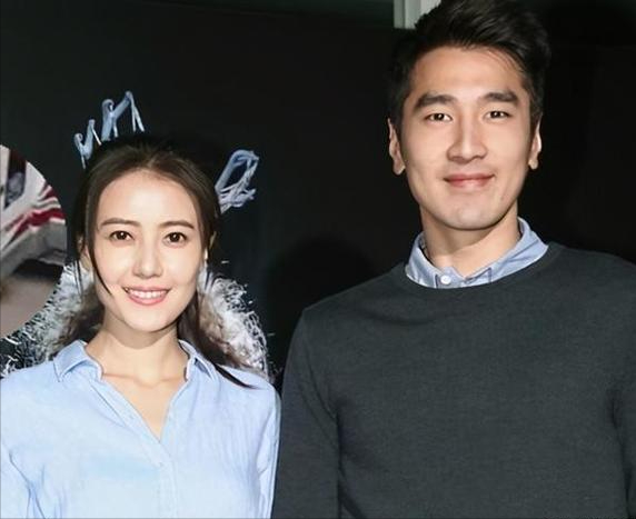 《高圆圆夫妇带女儿赴日庆生,赵又廷父女“护照”引发关注》