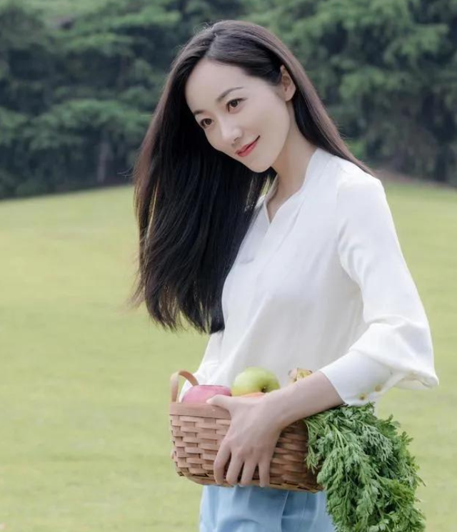 低调的韩雪，又一次低调地出现在了大众视线