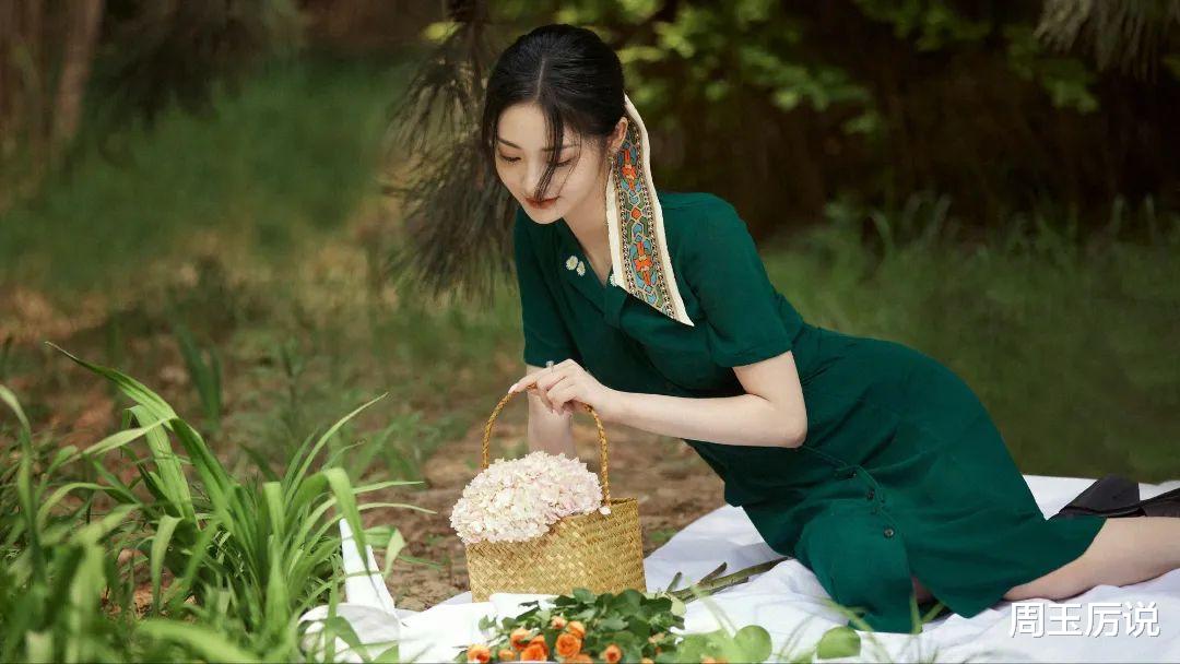 周洁琼,精选高清美图,柳腰花态,笑靥生花!