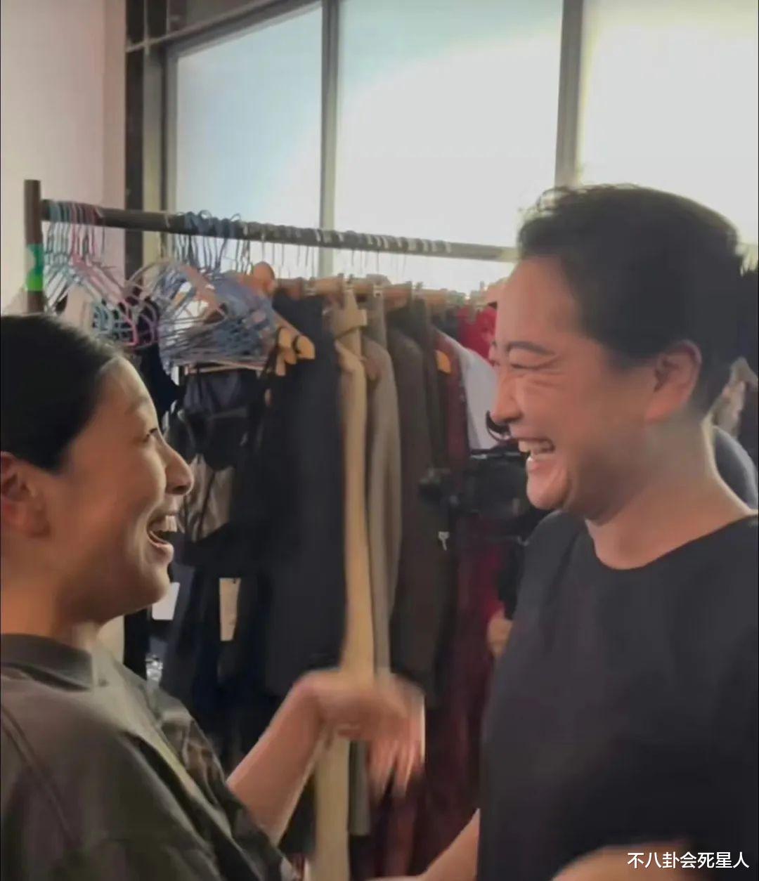 42岁贾玲近照反弹变胖,胳膊变粗皱纹多,过度减肥后遗症出来了