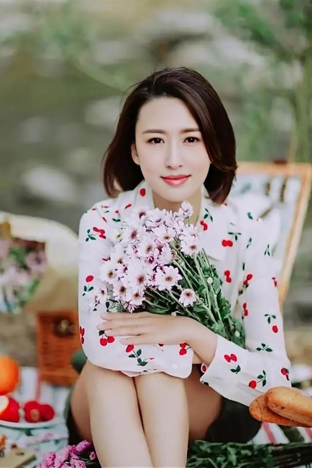 嫁70岁富翁?包养4个男人?披在主持人张蕾身上的面纱该揭开了!