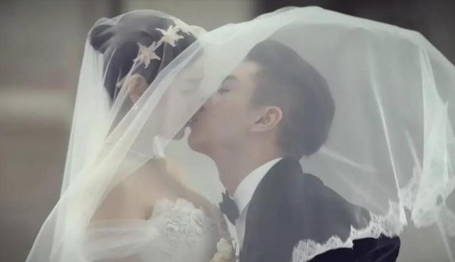 陈妍希父亲去世,葬礼上不见陈晓,网友直呼,就算离婚了也得去吧