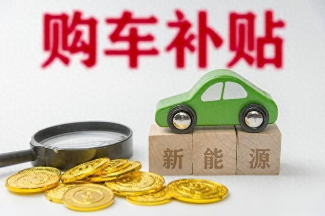 汽车置换很诱人，要不要换车，上班族两种声音，换还是不换