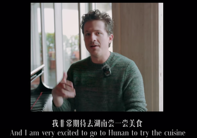 55岁孙楠跟56岁那英站在一起，自然老去和医美老去的差距一目了然