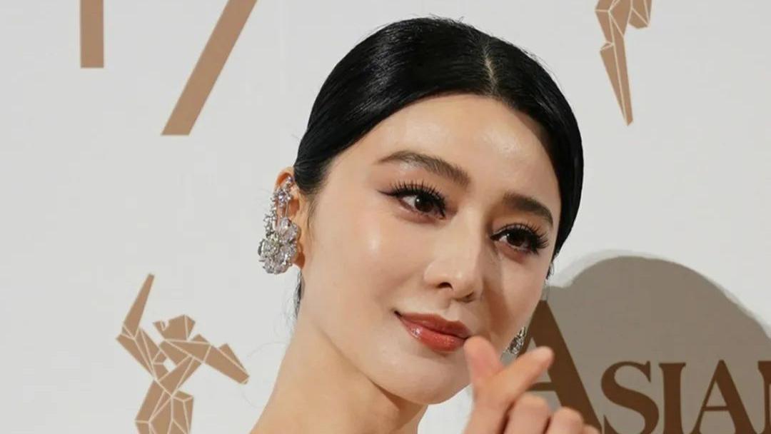 亚洲电影大奖红毯：范冰冰回春，赵丽颖表现拘谨，蒋勤勤李英爱冻龄