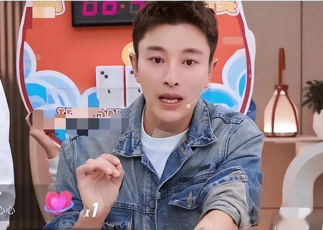 42岁李小璐山顶拍摄被偶遇,个子好矮像1米5,浓妆艳抹愁眉苦脸