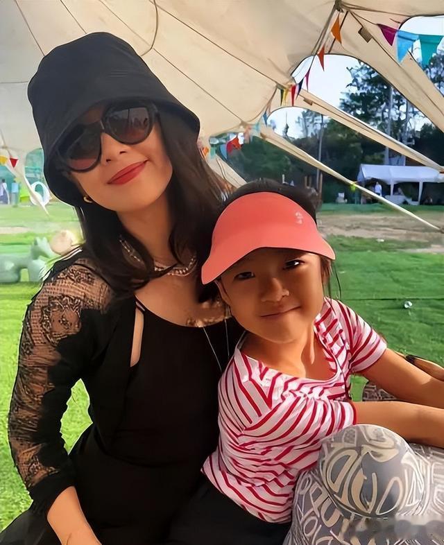 45岁章子怡曝素颜近照惊艳级人生巅峰状态:身材火辣零赘肉