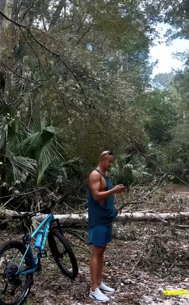 开豪车住豪宅，48岁的乐嘉，如今已经在美国过上了富人生活