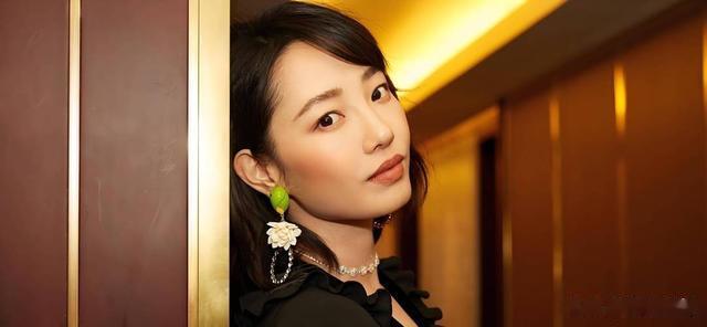 白百何和新老公张思麟出行，二胎儿子已5岁，前妻是张继科现女友