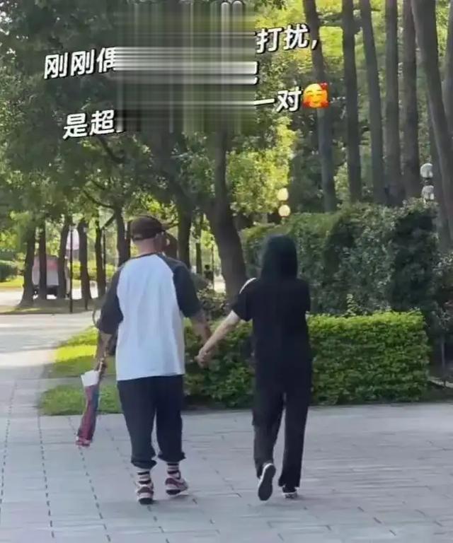 大S去世后的第18天,黄春梅不装了,把女儿最后的体面撕了个粉碎