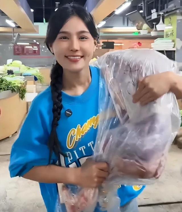 网红樊小慧发了自己一个月的收入3400万,没错,是三千四百多万!