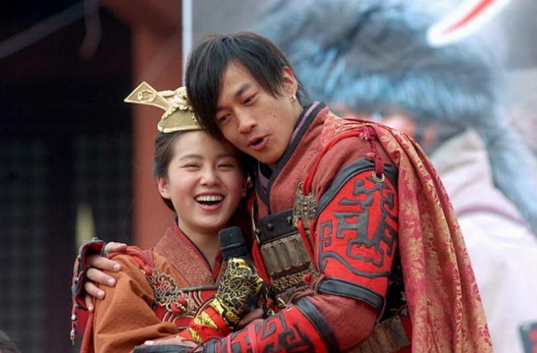 远赴巴黎的刘诗诗,暴露了吴奇隆的真实现状,网友酸了