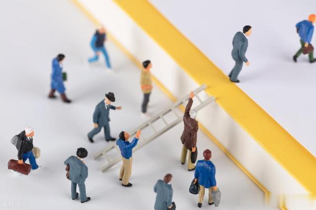 体制内的聪明人，往往“慢半拍”