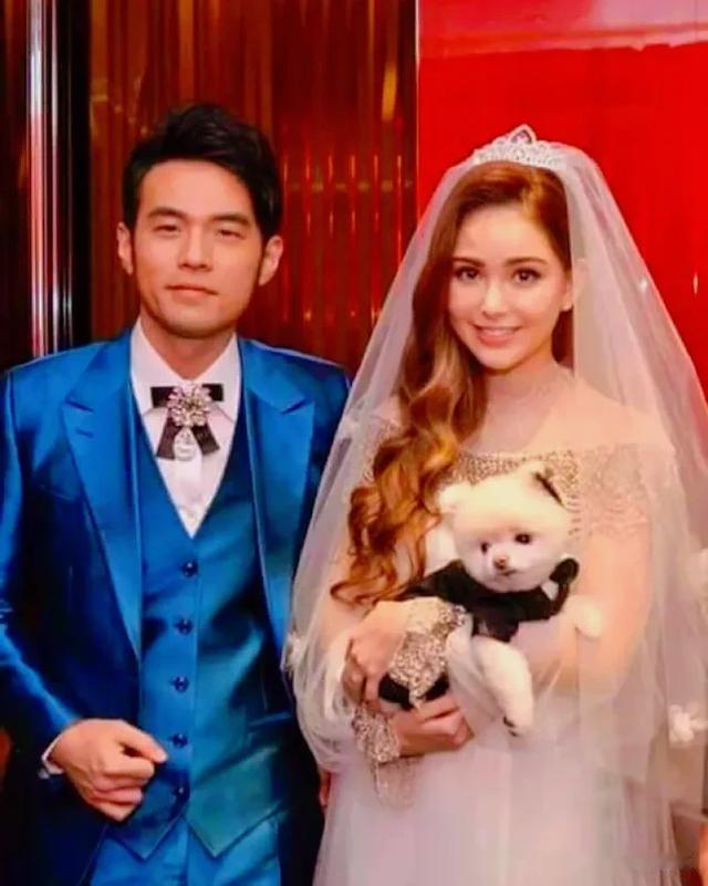 昆凌晒周杰伦接机照,网友:天王也接机,也得带娃,笑翻在评论区