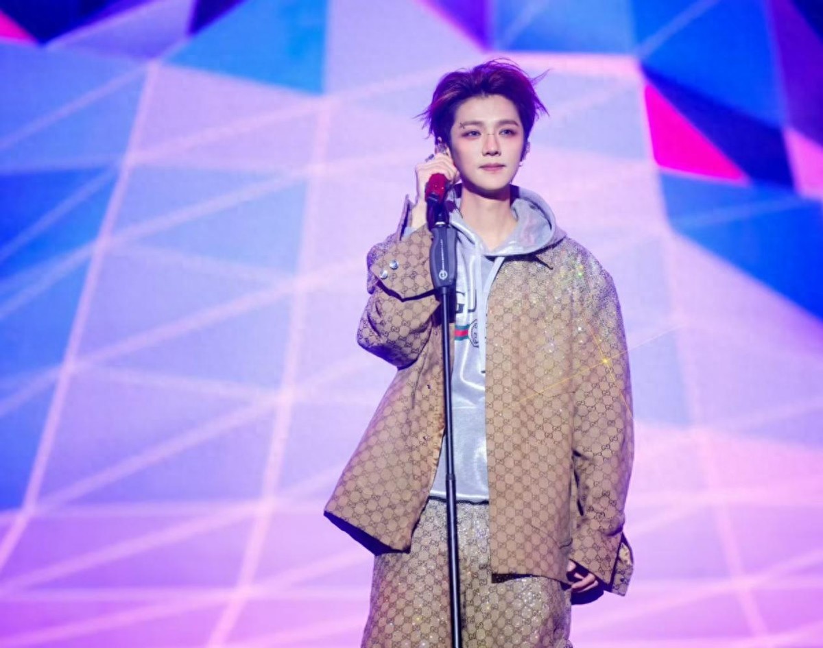 与鹿晗相恋7年，关晓彤逐渐沦为笑话，网友们的话开始应验了！