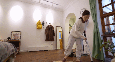 从女主到“柜姐”,39岁演员租房上热搜:人到中年,认命才是常态